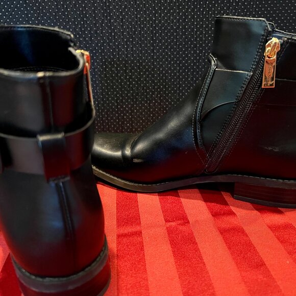 Michael Kors Black Bootie Size 7.5 - Picture 2 of 4